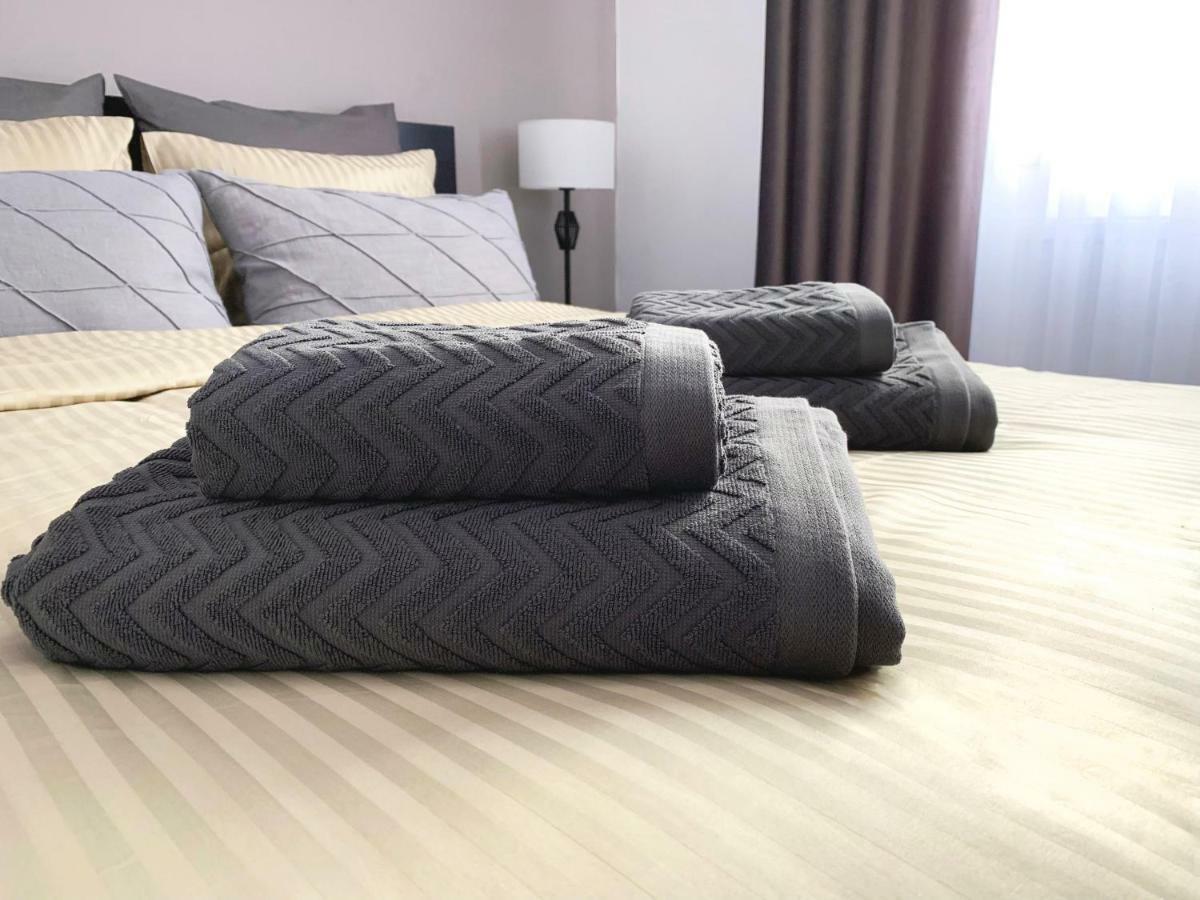 Mhc Quiet Deluxe Suite Near Downtown - Free Parking Brasov Bagian luar foto