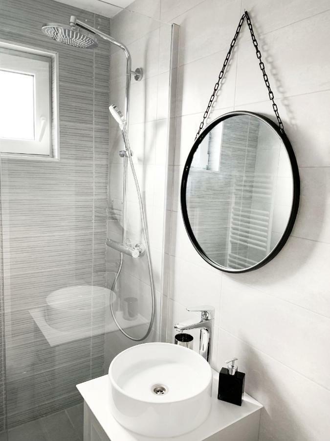 Mhc Quiet Deluxe Suite Near Downtown - Free Parking Brasov Bagian luar foto